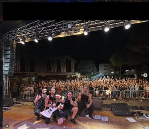 Perché le tribute band continuano a riempire i locali